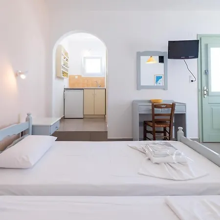 Lorenzo And Paros Apartman *