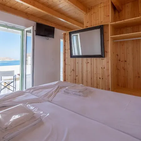 Lorenzo And Paros Apartman *