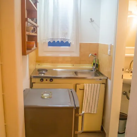 Lorenzo Studios Науса