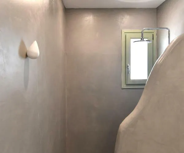 Lorenzo Studios * Naousa (Paros)