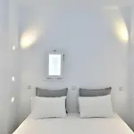 Lorenzo Studios&suites Paros