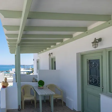 Lorenzo Studios * Naousa (Paros)
