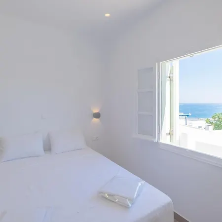 Lorenzo And Paros 纳乌萨