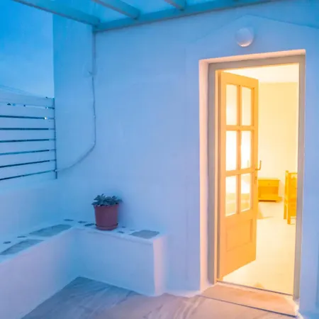 Lorenzo Studios * Naousa (Paros)