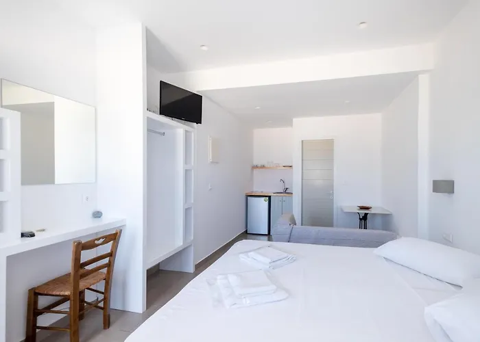 Lorenzo Studios * Naousa (Paros)