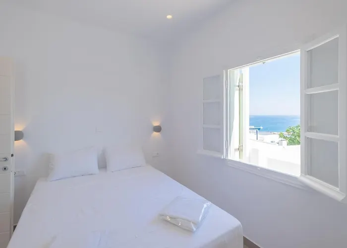 Lorenzo And Paros Nausa