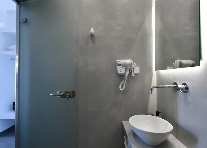 Lorenzo Studios * Naousa (Paros)